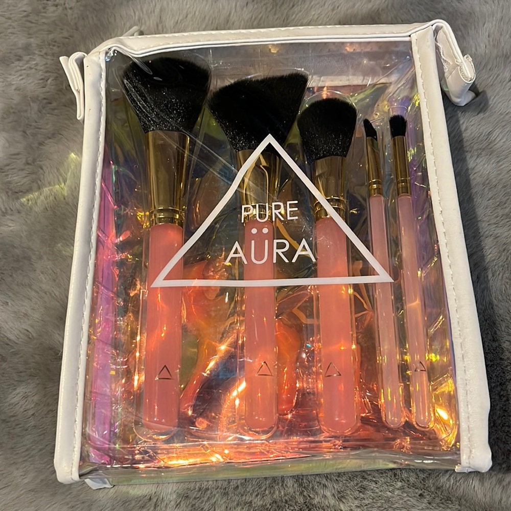 PURE AURA ESSENTIAL BRUSH SET!!